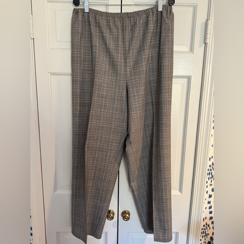 Shamask Ladies Plaid Tan Pants with pink undertones. Size 3 Shamask. L/XL